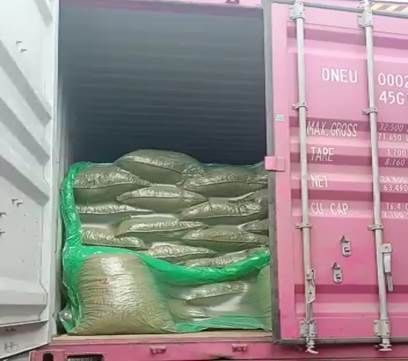 Порт Погрузки И Разгрузки Сухих Сыпучих Грузов С Полиэтиленовым Покрытием.